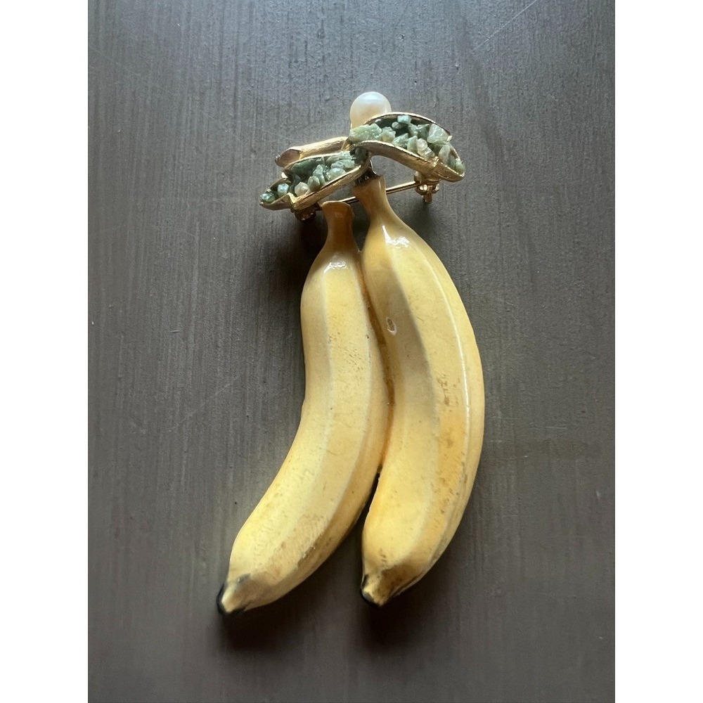 Vintage BSK‎ Banana Brooch Gold Tone Novelty Fruit Pin Mid Century Kitsch Retro